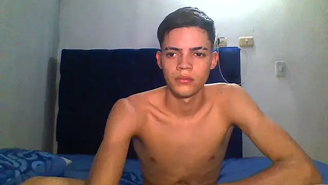 Latinos_2001 Adlı Modelin Canlı XXX Sohbeti