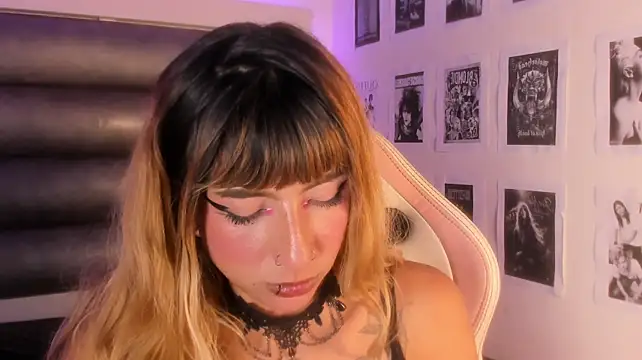 adhalee_js Chat XXX in diretta