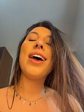 Chatroom XXX en direct de Carolini09