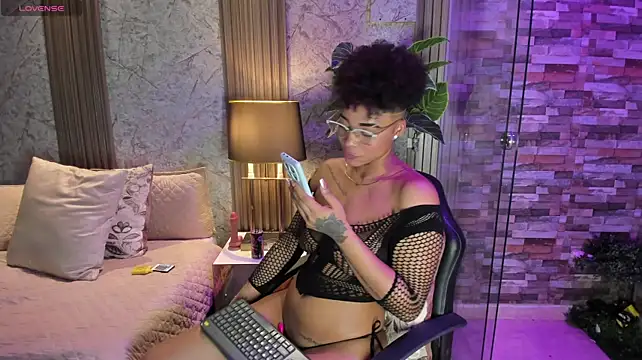 LuciaWallace's Live XXX Chat