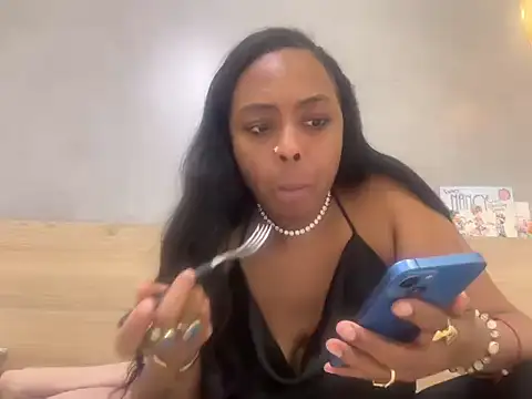 Chat XXX ao vivo de ChocolateCakeQueen