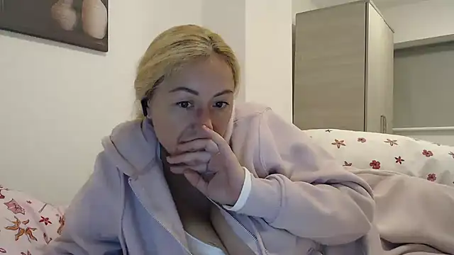 _karolynesyera_ Chat XXX live