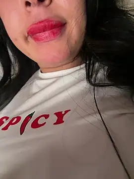 queen-chamss Show in webcam