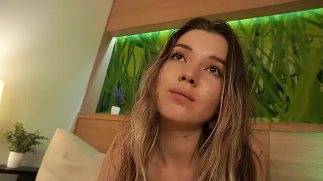 MarlinVarian's Live XXX Chat