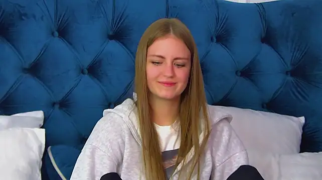 SofiaSarvains' Live XXX Chat