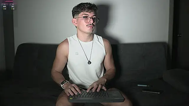 Chat +18 de simoon_01 ao vivo