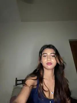 STRIP_GLOW's Live XXX Chat