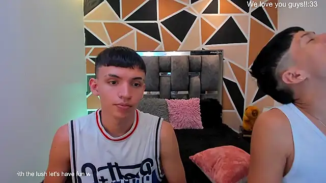 Juan_Nd_Steven Chat XXX live