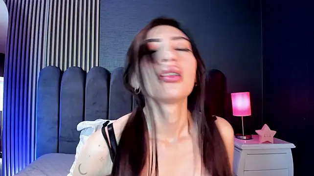 Chat +18 de Nicolette_ks_ ao vivo