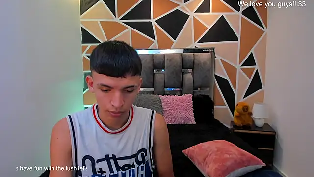 Chat +18 de Juan_Nd_Steven ao vivo