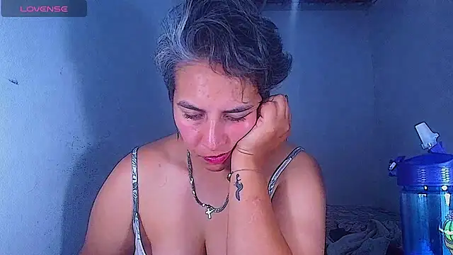 Chat XXX en directo de Yessi_rousse