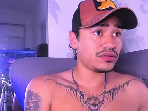 AlexDominus live XXX chat