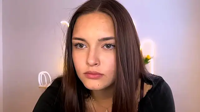 ScattyNoon Adlı Modelin Canlı XXX Sohbeti