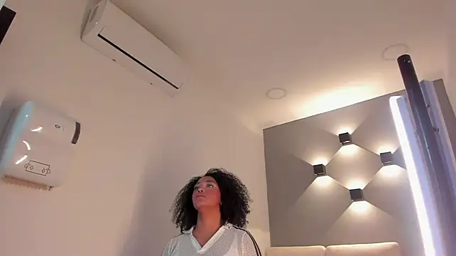 دردشة Tina_curly الجنسية المباشرة