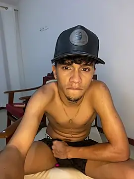 Alexxx_B2026's Live XXX Chat