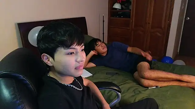 แชท XXX สดของ bratbuddies