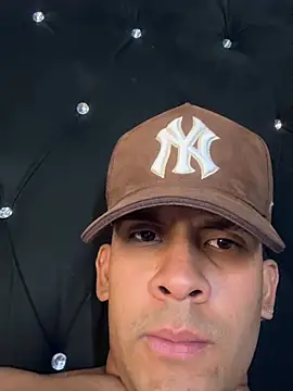 הופעת וובקאם של Tonyvelvet