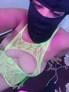 Mahira-22 Adlı Modelin Canlı XXX Sohbeti