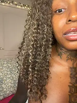 Chat XXX en directo de MistiSavannah