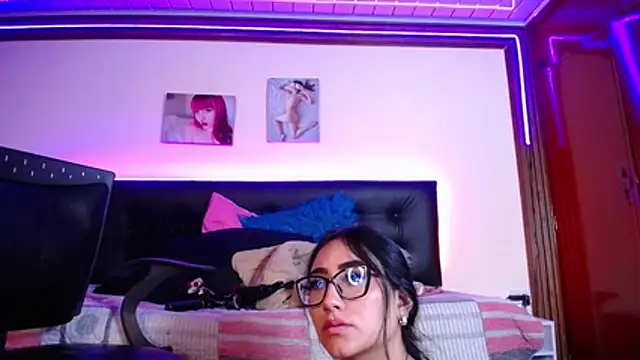 SeleneMore Adlı Modelin Canlı XXX Sohbeti