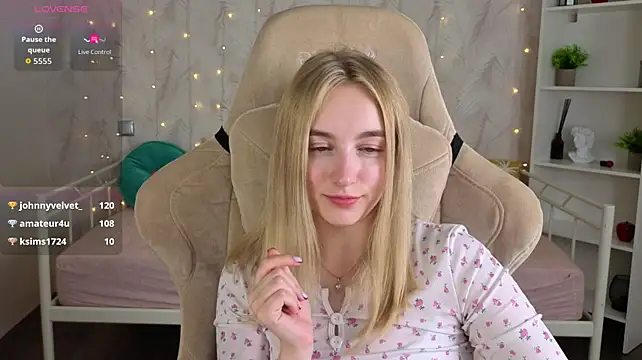 Shy_Polly Adlı Modelin Canlı XXX Sohbeti