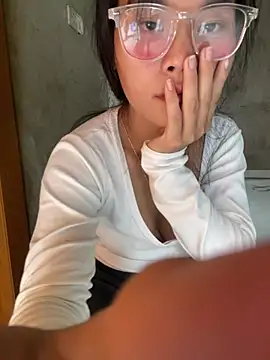 kasionei Adlı Modelin Canlı XXX Sohbeti