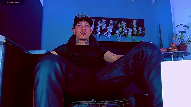 Онлайн чат XXX HannibalLester