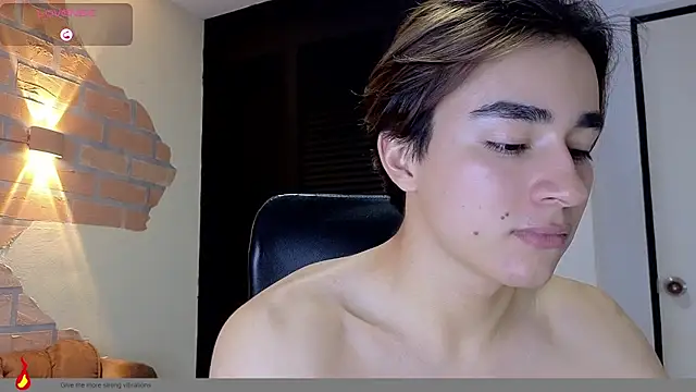 Chat +18 de Connorr_01 ao vivo