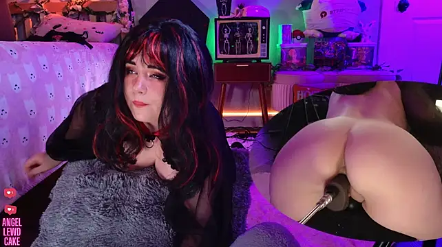 Angel-Lewd-Cake: онлайн-секс-чат