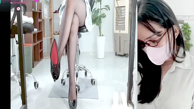 Daisy_office Chat XXX live