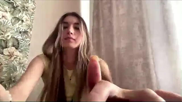 Chat +18 de EIIieRin ao vivo