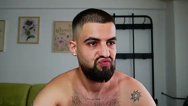 HairyRobxxxn Live XXX chat