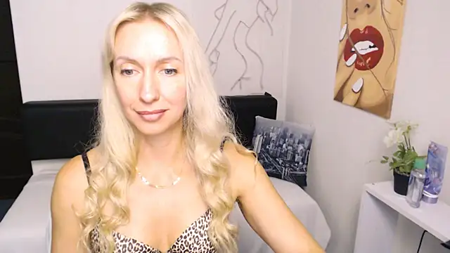 Chat XXX ao vivo de Cute_Smile_Shy