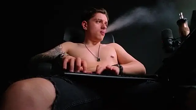 FelixStarkk Live XXX Chat