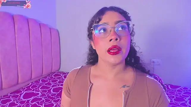 antonelllepiercee Adlı Modelin Canlı XXX Sohbeti