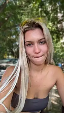 KikiWatson XXX чат на живо