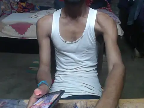 Chat +18 de HotAarya ao vivo