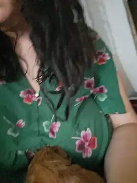 Chat +18 de Rozaaaaforyoubigboob ao vivo