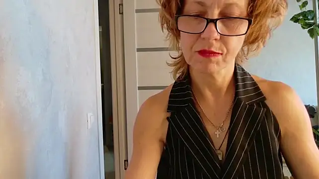LioraWeiss' Live XXX Chat