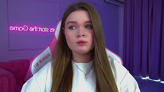 CrystalLyons' Live XXX Chat