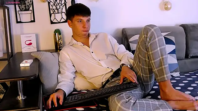 XXX chat uživo modela ThomasEdisonn