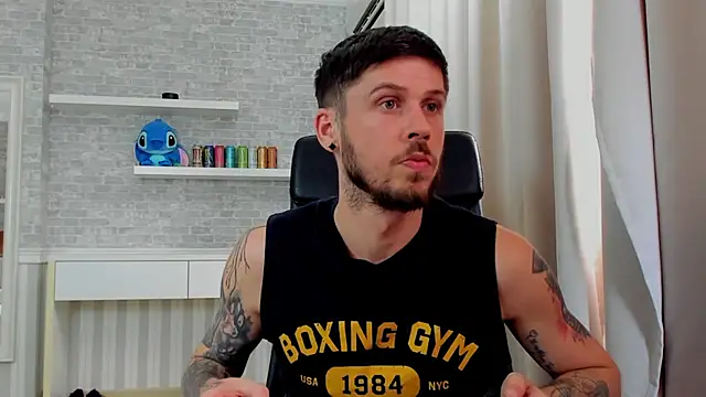 Chat XXX en directo de JonahShaw