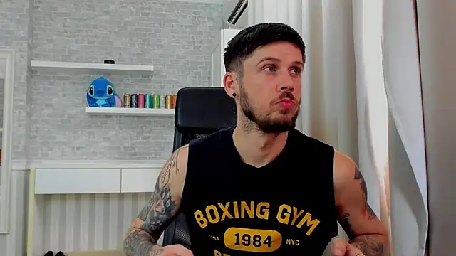 JonahShaw Adlı Modelin Canlı XXX Sohbeti