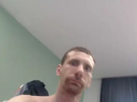 XXX chat uživo modela iLoveElusiveCats