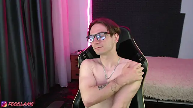 F666LAME Live XXX Chat