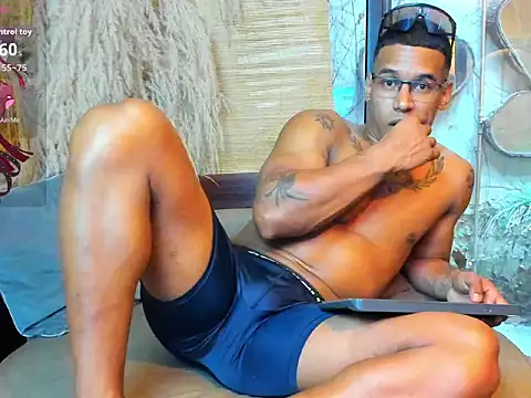 Chat +18 de NicolasStonee ao vivo