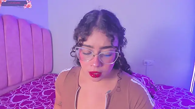 צ'אט XXX בשידור חי של antonelllepiercee