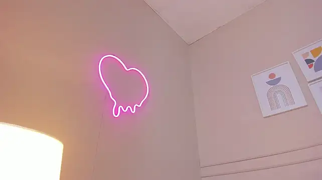 _lucia_18's Live XXX Chat