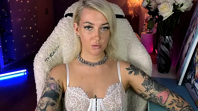 tykioty_Miley Live XXX-chat