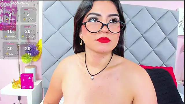 NahomyAdams Adlı Modelin Canlı XXX Sohbeti